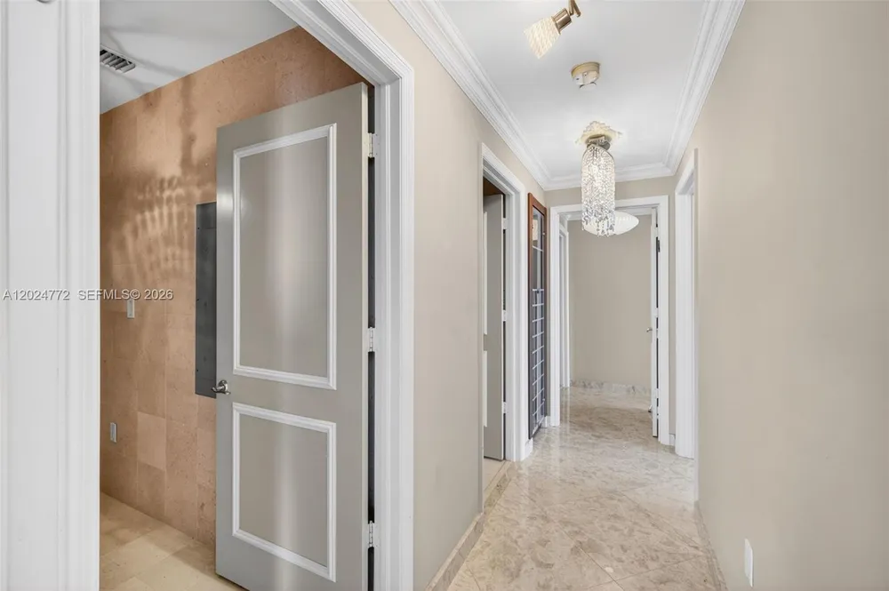 16500 Collins Ave, Sunny Isles Beach, FL 33160