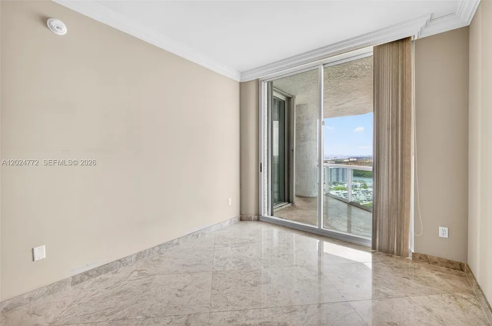 16500 Collins Ave, Sunny Isles Beach, FL 33160