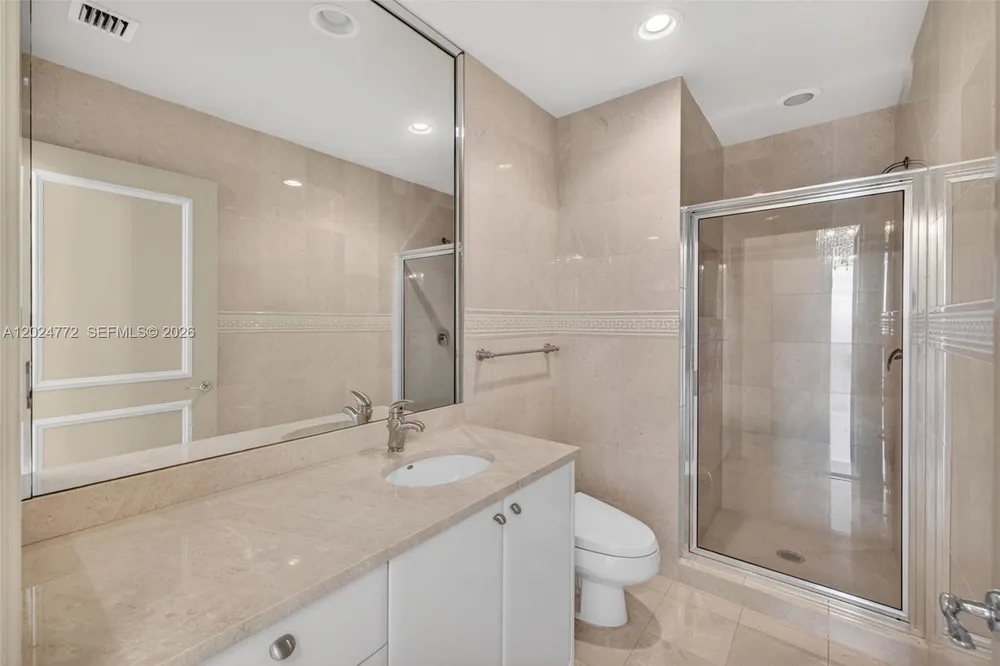 16500 Collins Ave, Sunny Isles Beach, FL 33160