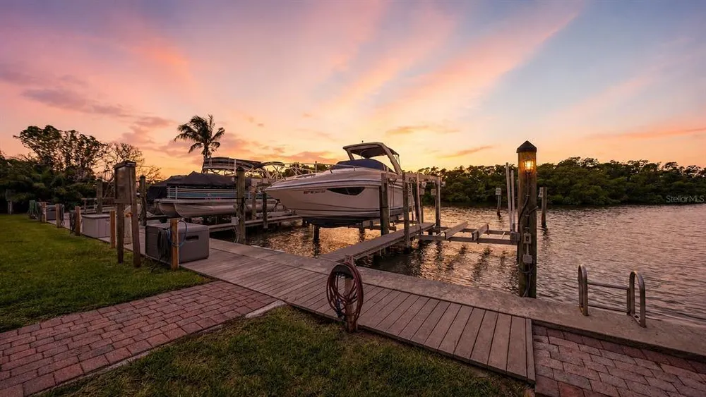 1630 Assisi Dr, Sarasota, FL 34231