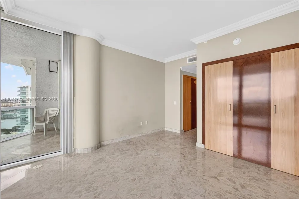 16500 Collins Ave, Sunny Isles Beach, FL 33160