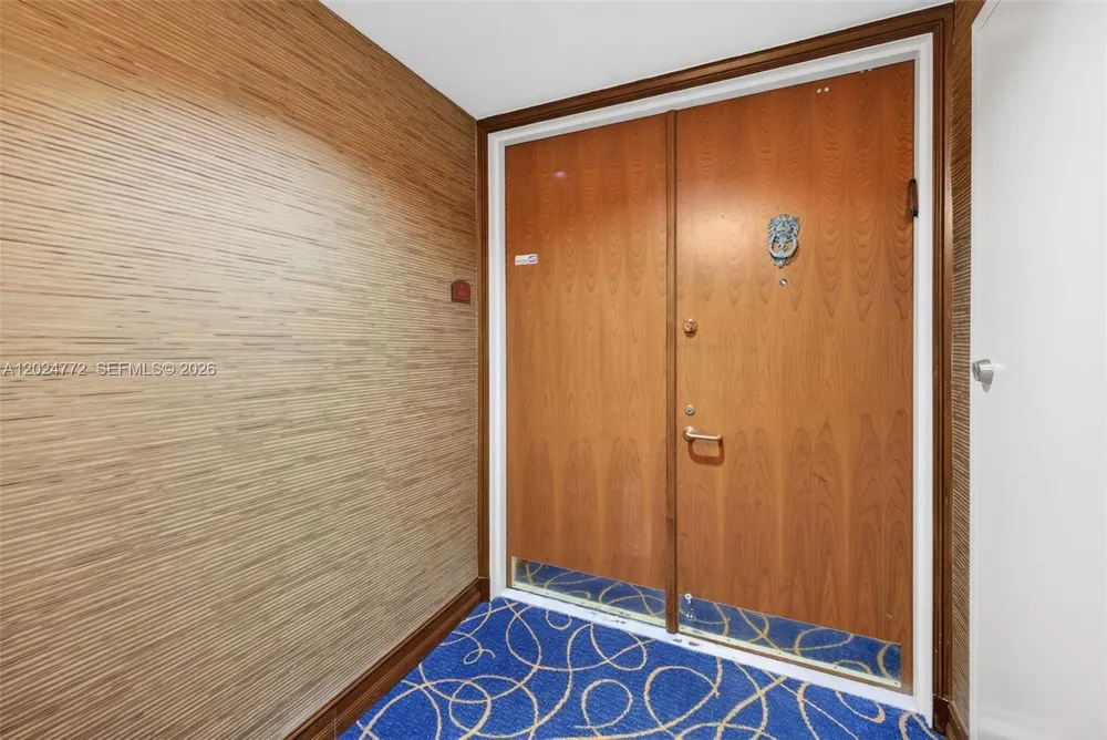 16500 Collins Ave, Sunny Isles Beach, FL 33160