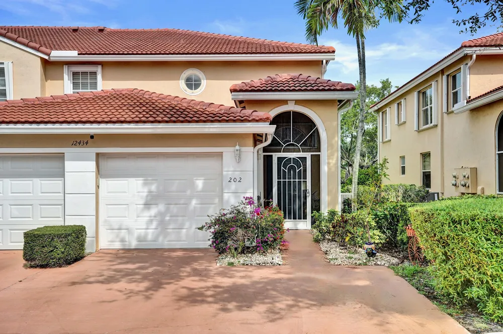 12434 Crystal Pointe Dr, Boynton Beach, FL 33437