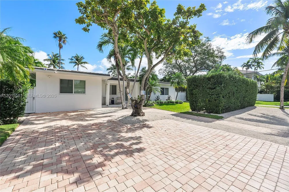 301 Hampton Ln, Key Biscayne, FL 33149