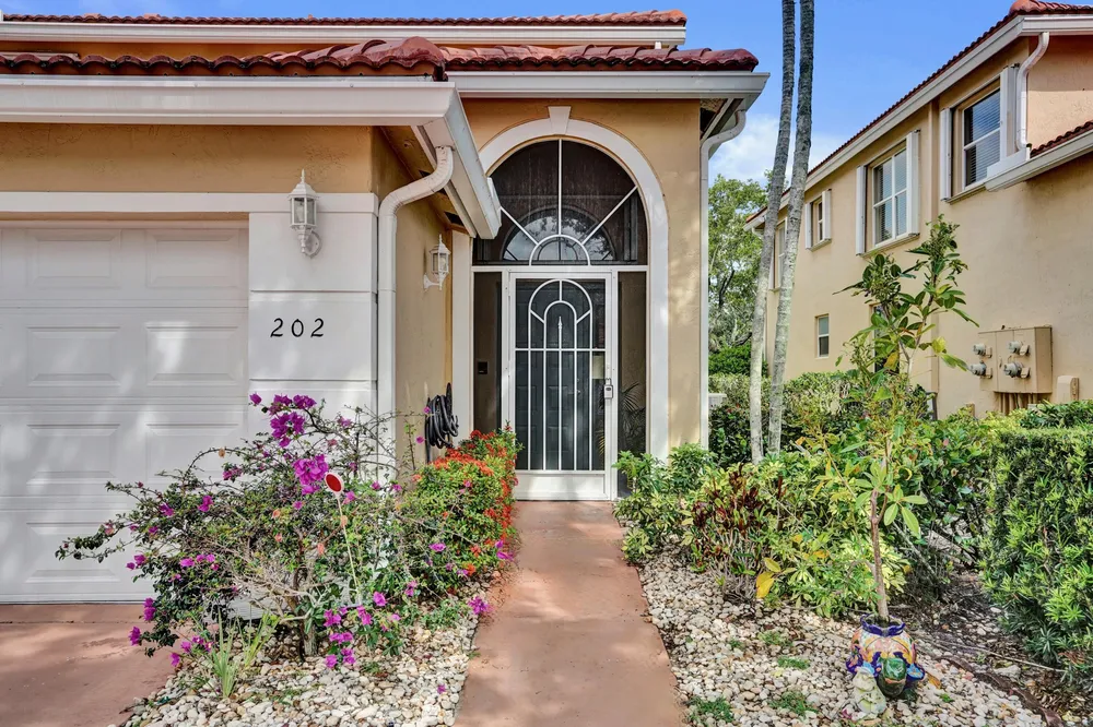 12434 Crystal Pointe Dr, Boynton Beach, FL 33437