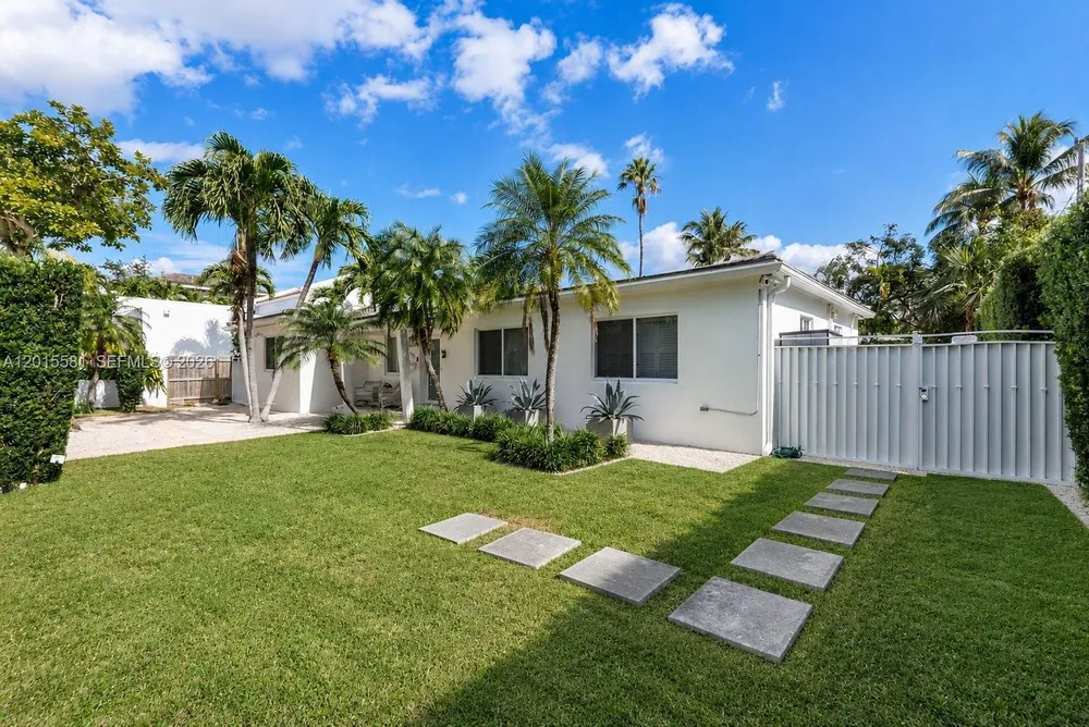 301 Hampton Ln, Key Biscayne, FL 33149