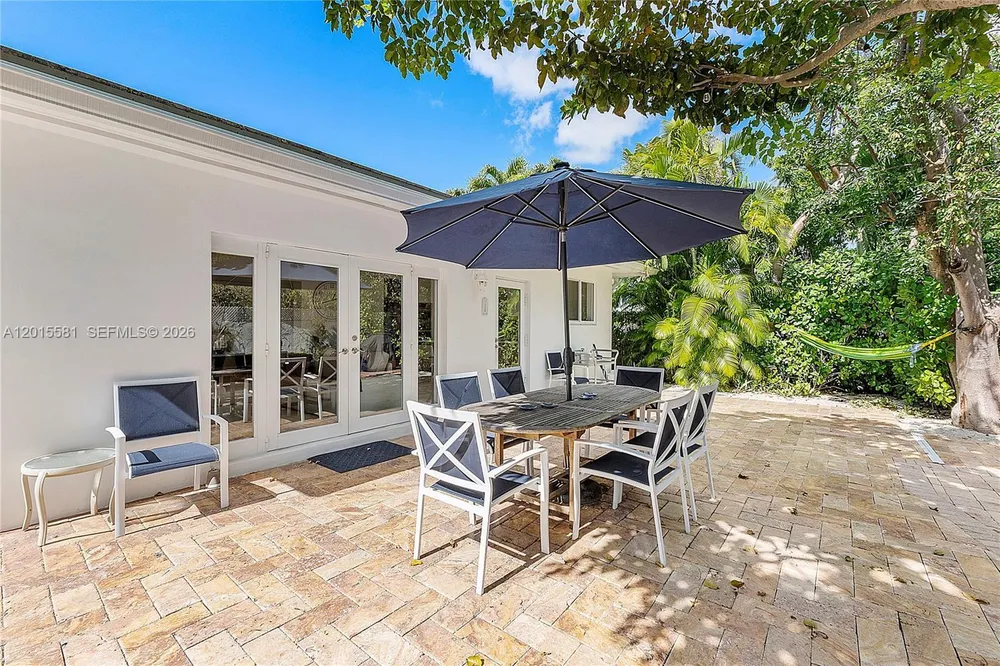 301 Hampton Ln, Key Biscayne, FL 33149