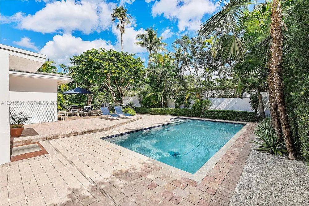 301 Hampton Ln, Key Biscayne, FL 33149