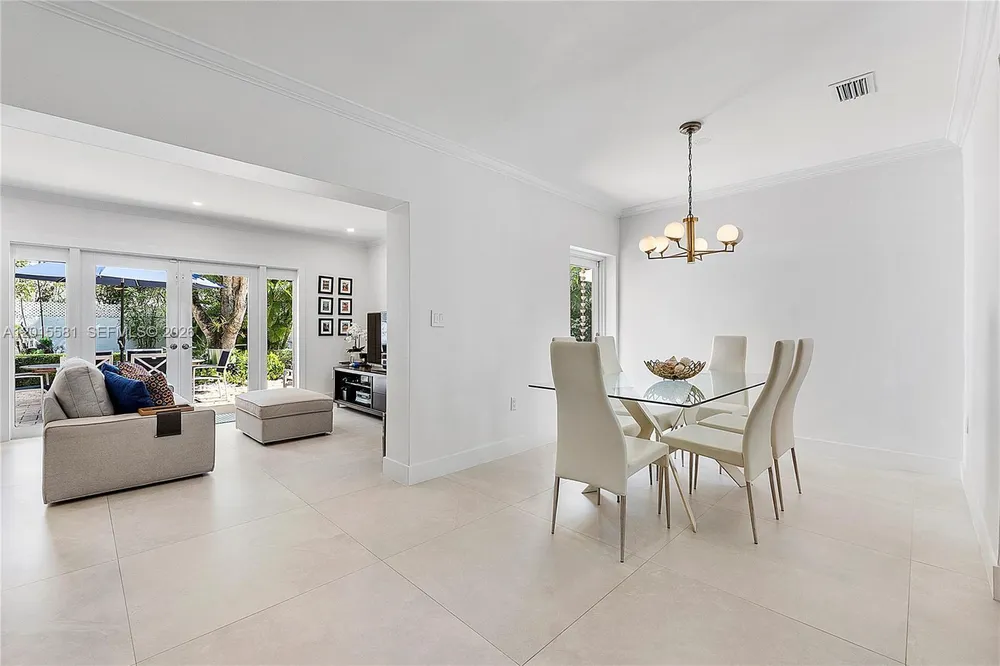 301 Hampton Ln, Key Biscayne, FL 33149