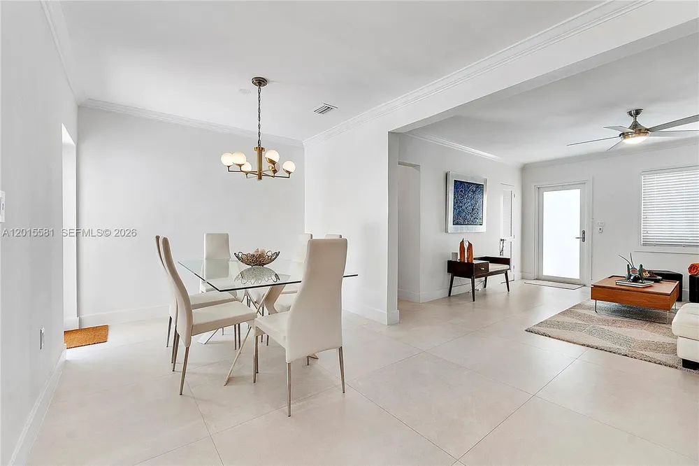 301 Hampton Ln, Key Biscayne, FL 33149