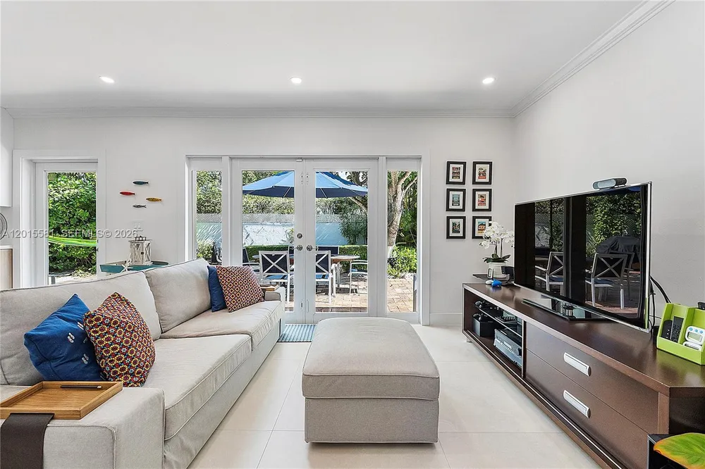 301 Hampton Ln, Key Biscayne, FL 33149