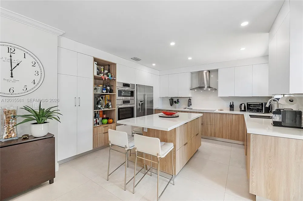 301 Hampton Ln, Key Biscayne, FL 33149
