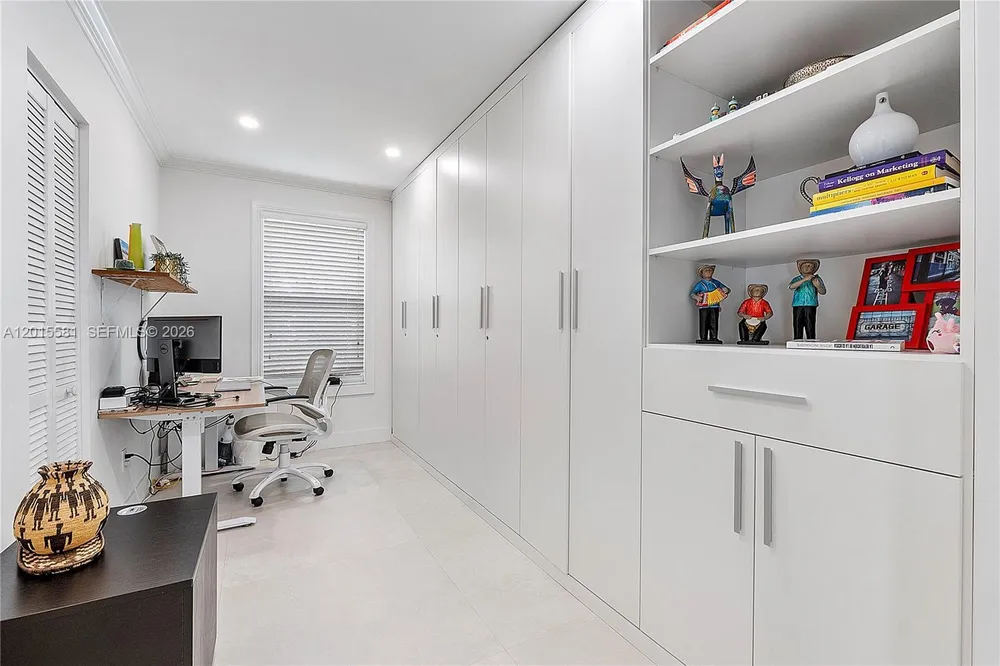 301 Hampton Ln, Key Biscayne, FL 33149