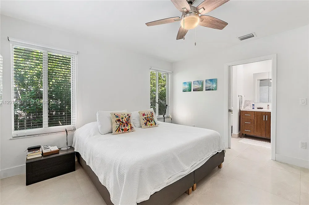 301 Hampton Ln, Key Biscayne, FL 33149