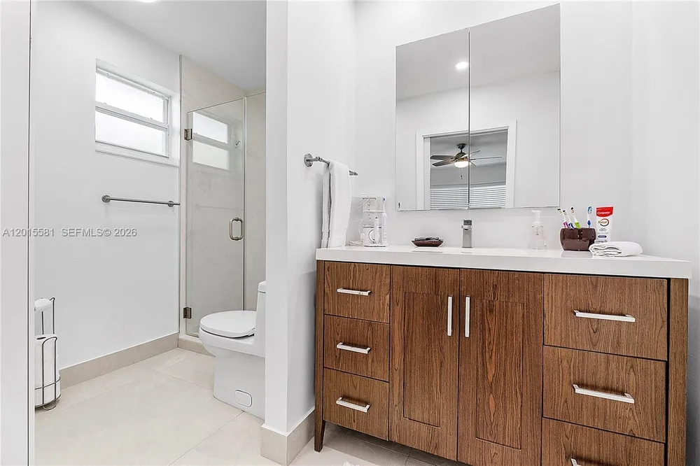 301 Hampton Ln, Key Biscayne, FL 33149
