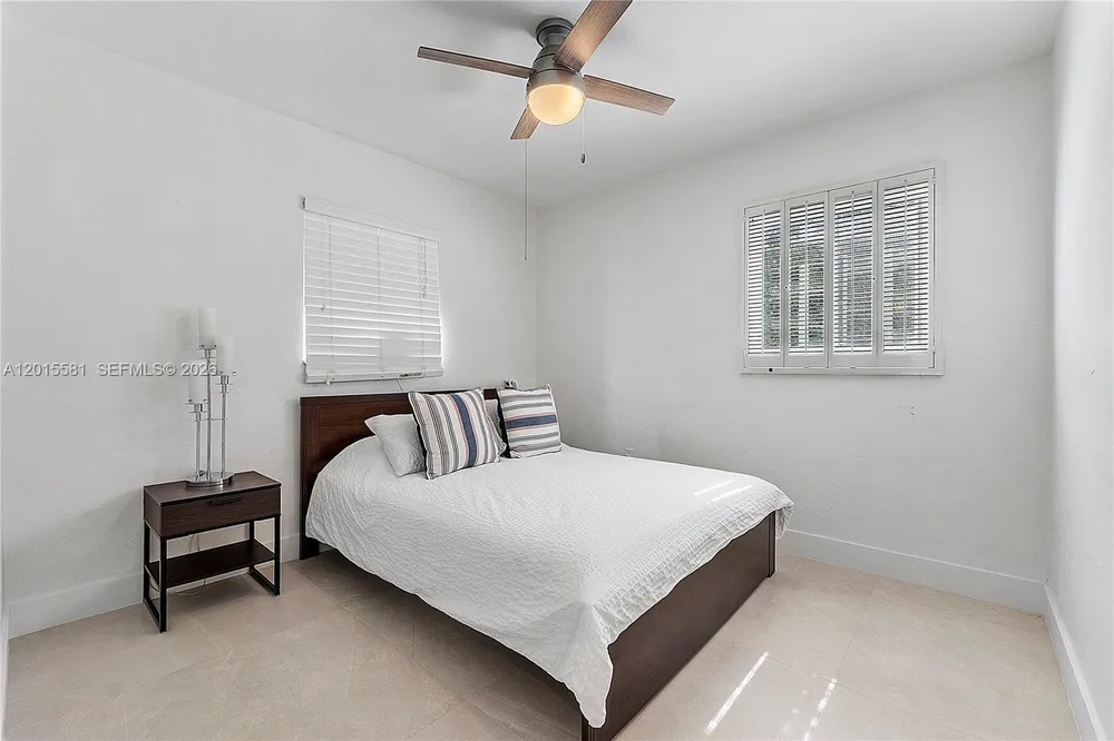301 Hampton Ln, Key Biscayne, FL 33149