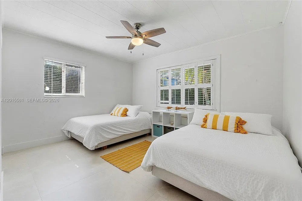 301 Hampton Ln, Key Biscayne, FL 33149