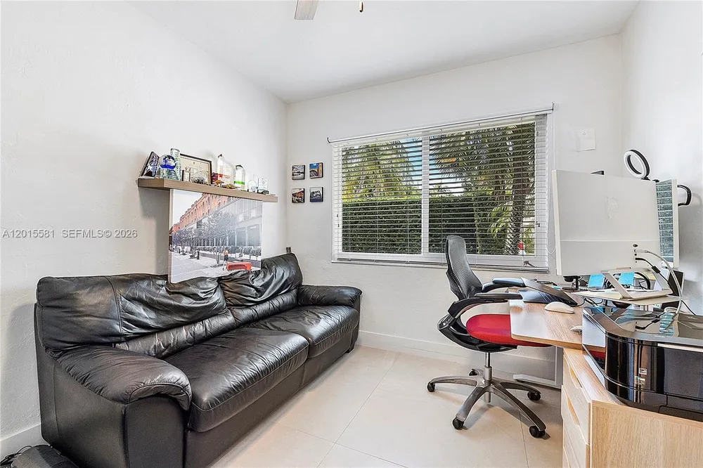 301 Hampton Ln, Key Biscayne, FL 33149