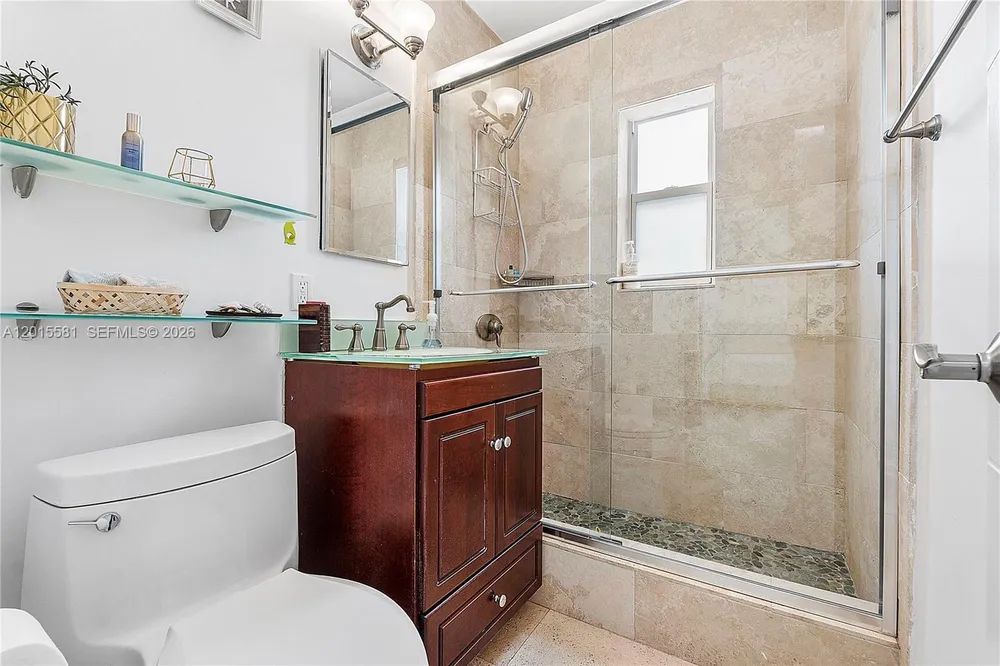 301 Hampton Ln, Key Biscayne, FL 33149