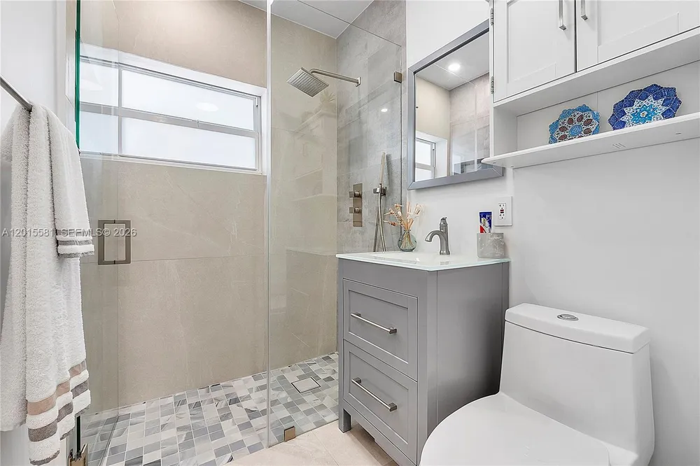 301 Hampton Ln, Key Biscayne, FL 33149
