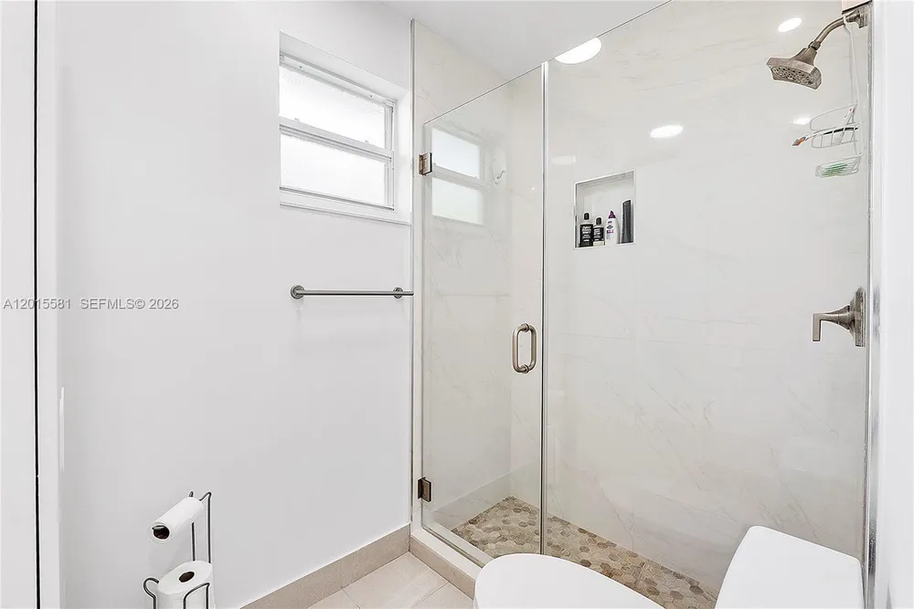 301 Hampton Ln, Key Biscayne, FL 33149