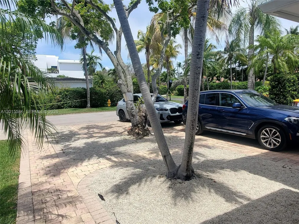 301 Hampton Ln, Key Biscayne, FL 33149
