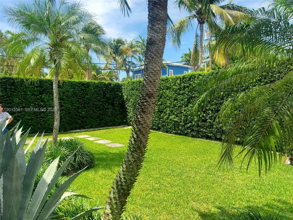 301 Hampton Ln, Key Biscayne, FL 33149