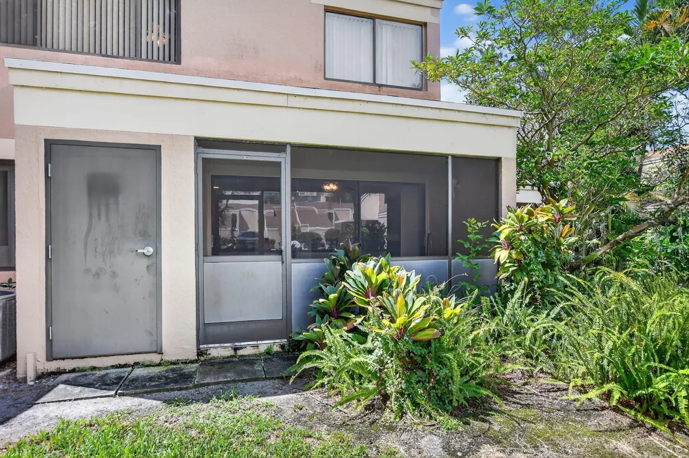 1061 NW 13th St, Boca Raton, FL 33486