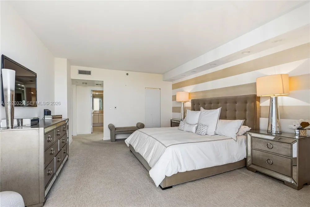 20281 E Country Club Dr, Aventura, FL 33180