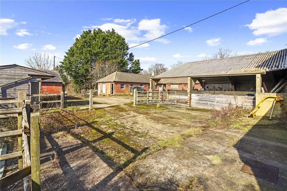 Property carousel item 4