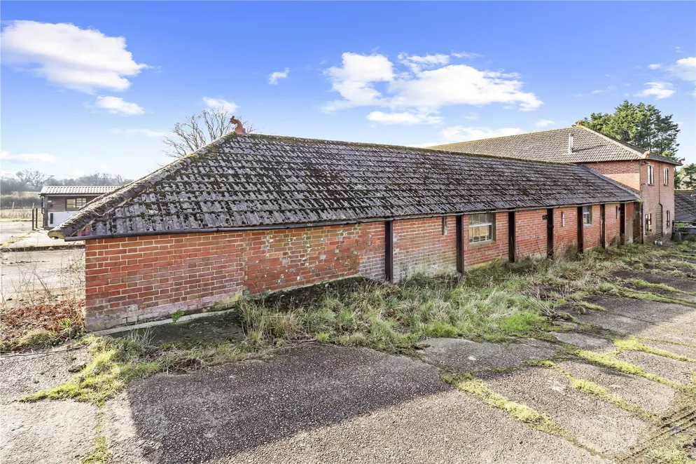 Property carousel item 6