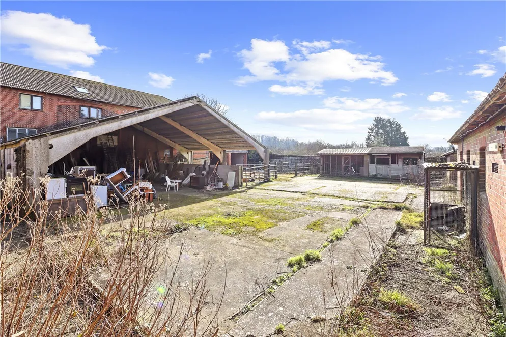 Property carousel item 6
