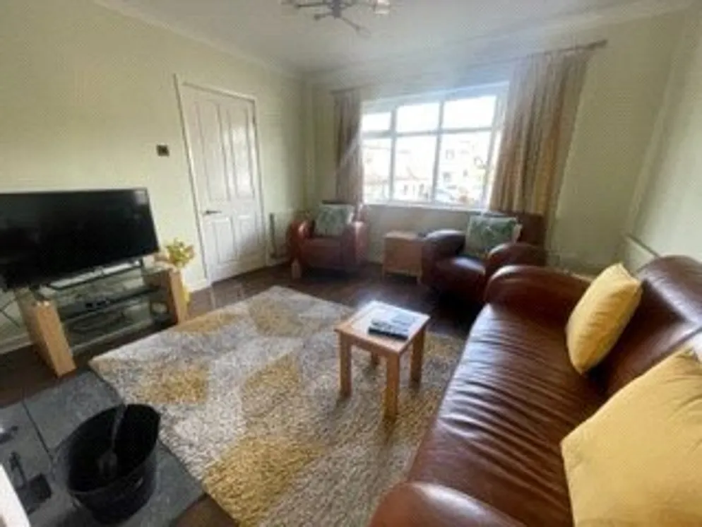 Property carousel item 4