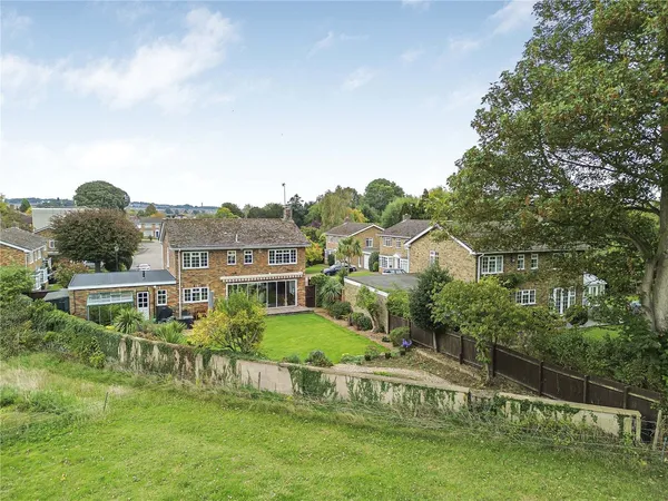 Hall Close, Harpole, NN7 photo 2