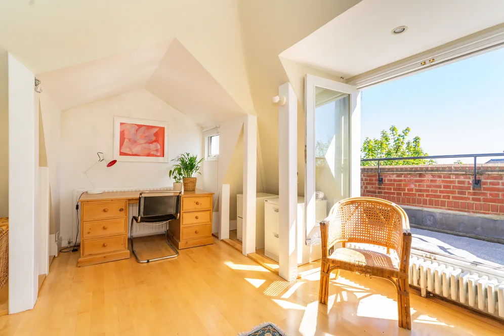 Eton Avenue, London, NW3 photo 3