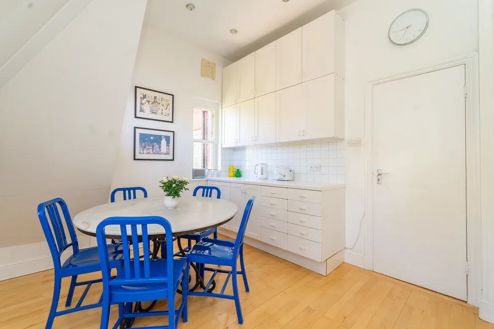 Eton Avenue, London, NW3 photo 12