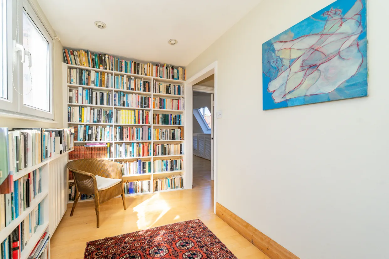 Eton Avenue, London, NW3 photo 15