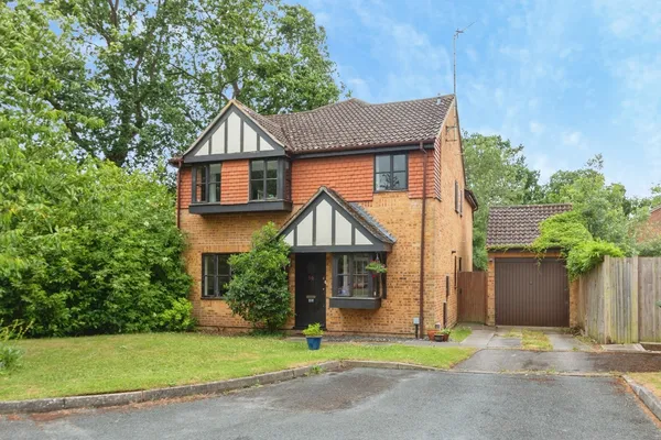 Meadowland, Chineham, Basingstoke, Ha...