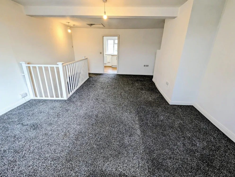 Property carousel item 6
