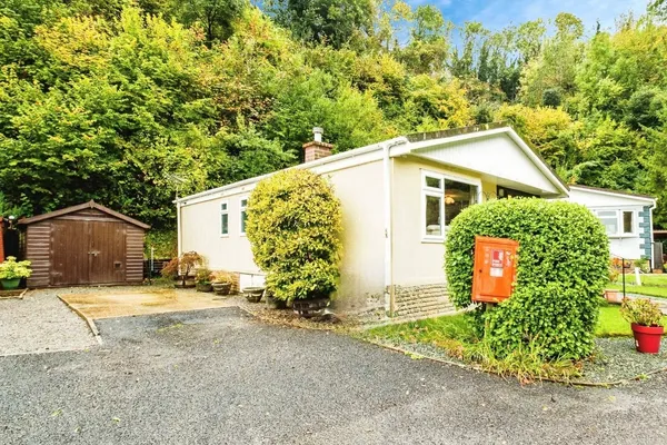 Bostal Road, Steyning, West Sussex, BN44