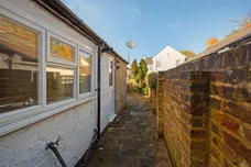 Tangier Lane Eton SL4 photo 12
