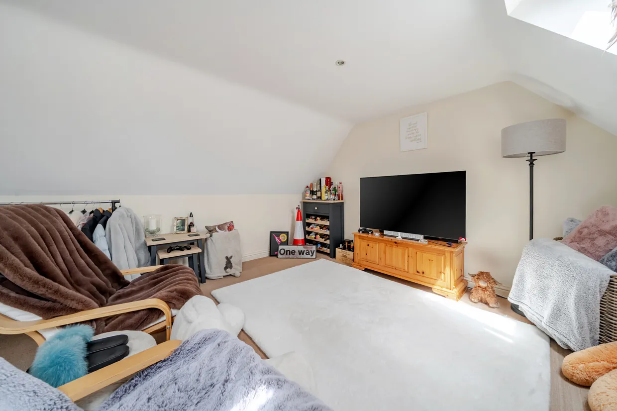 Coomb Meadow, Burbage, SN8 photo 17