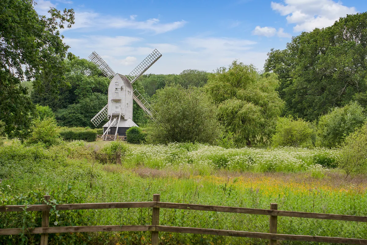 Millfields Crescent, Charlwood, Horley, Surrey, RH6