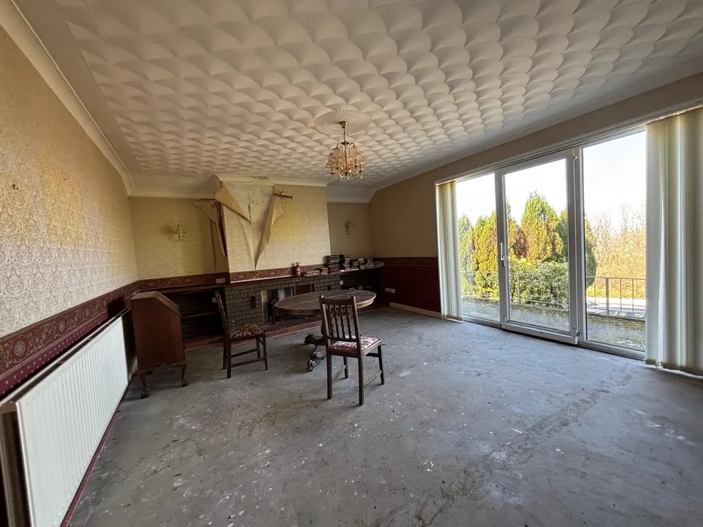 Property carousel item 4