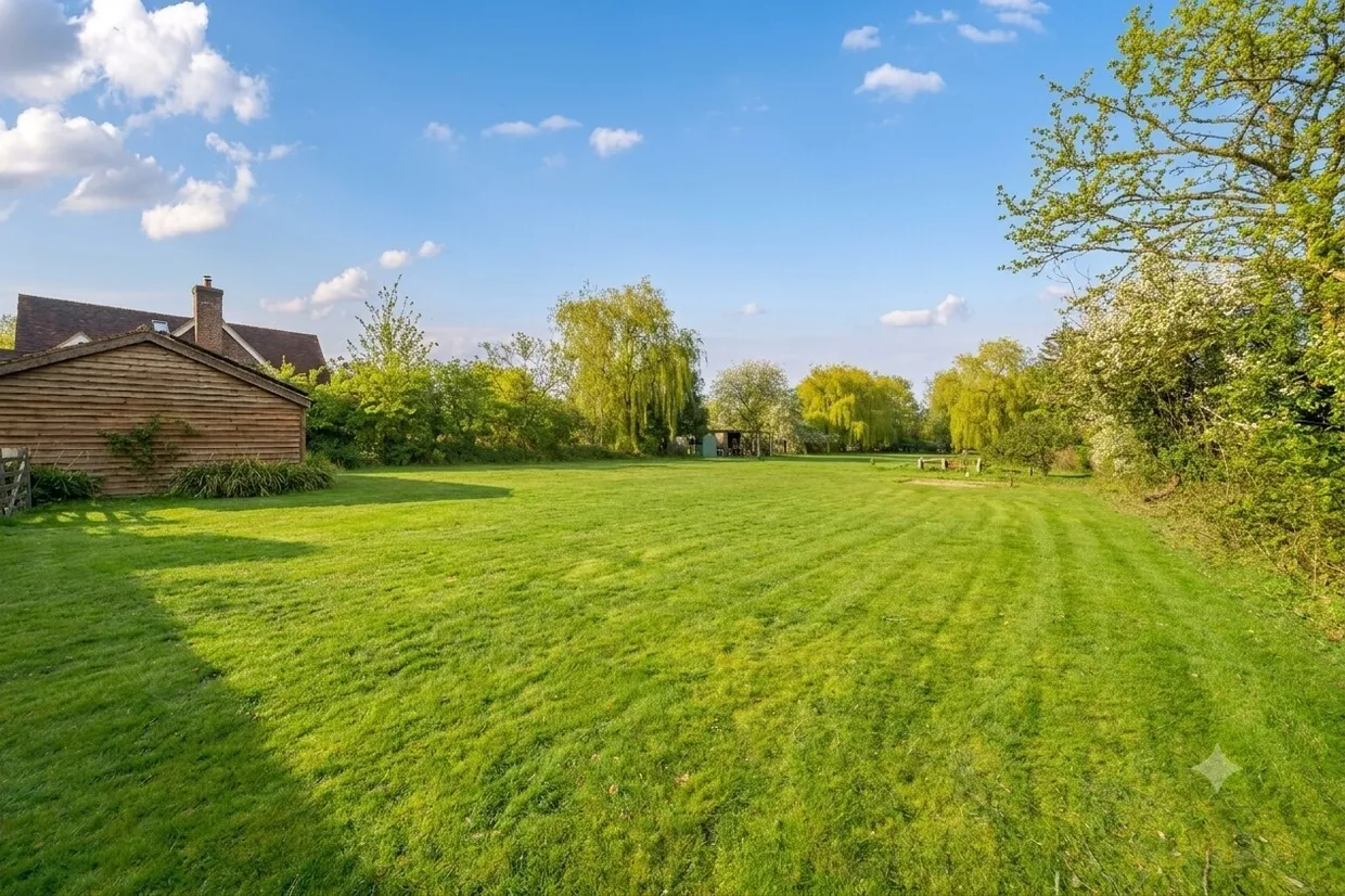 Rusper Road, Ifield, RH11 photo 2