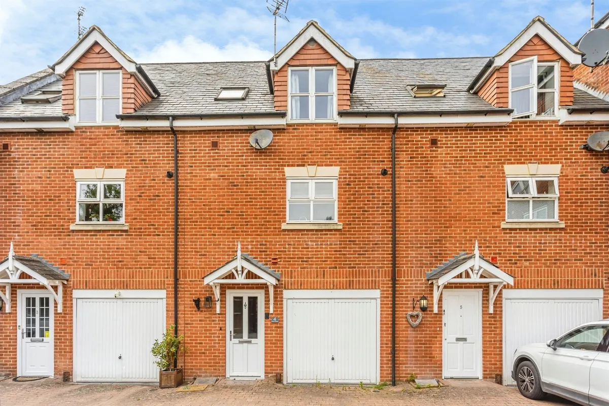 Priory Mews, HAYWARDS HEATH