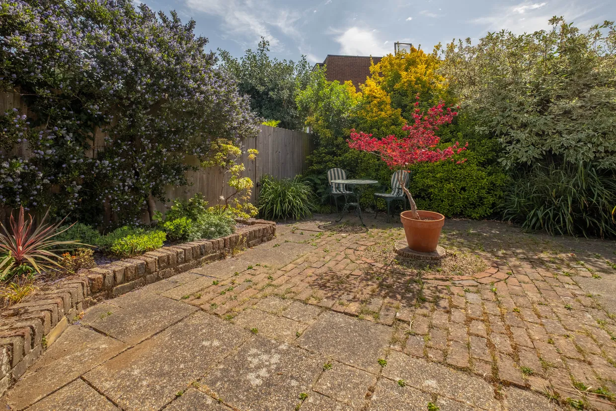 Somerset Road, London, SW19 photo 25