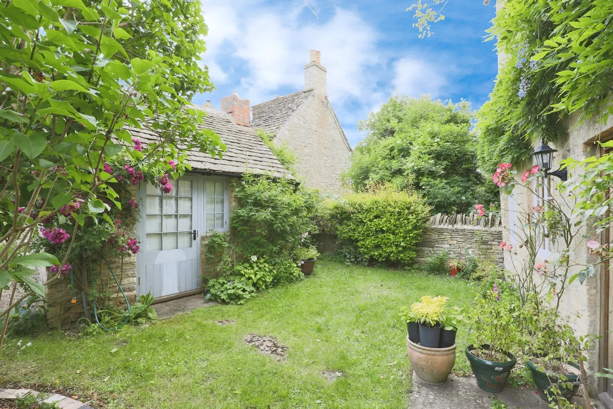 Red Rose Close, Kencot, Oxfordshire, GL7