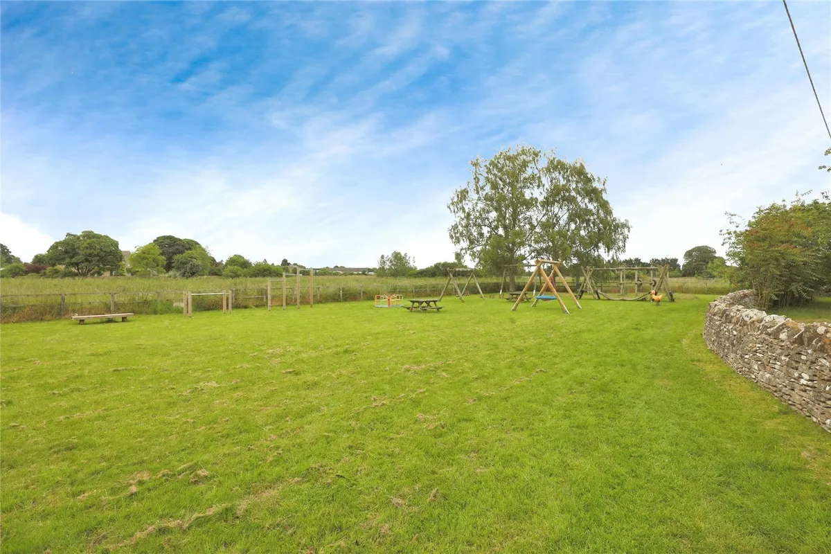 Red Rose Close, Kencot, Oxfordshire, GL7