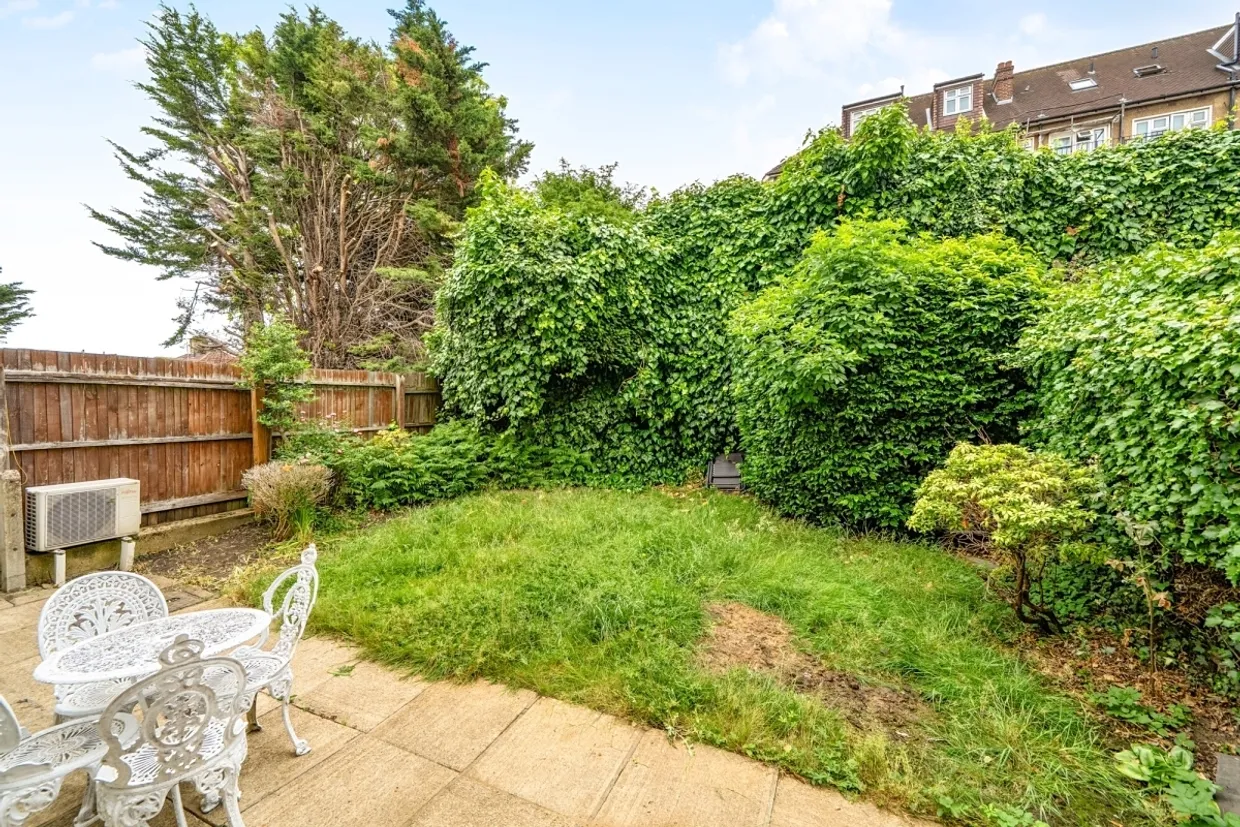 Highfield Road London NW11 photo 7